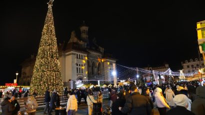 CONSTANȚA: Vremea rea închide temporar Târgul de Crăciun din Piața Ovidiu