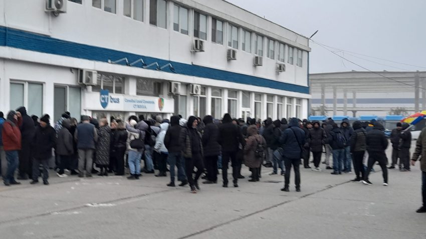 UPDATE | CONSTANȚA: Protest spontan la CT Bus. Reluarea activității, condiționată de demisia directorilor Fănel Popa și Inna Bela