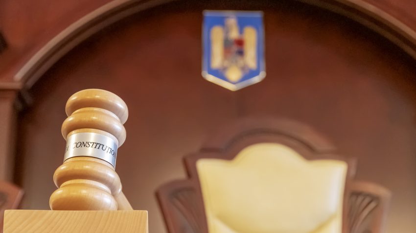 Toți judecătorii CCR au intrat în ședință; sunt prezenți și cei ce au boicotat discuțiile pe proiectul de reformă a pensiilor magistraților
