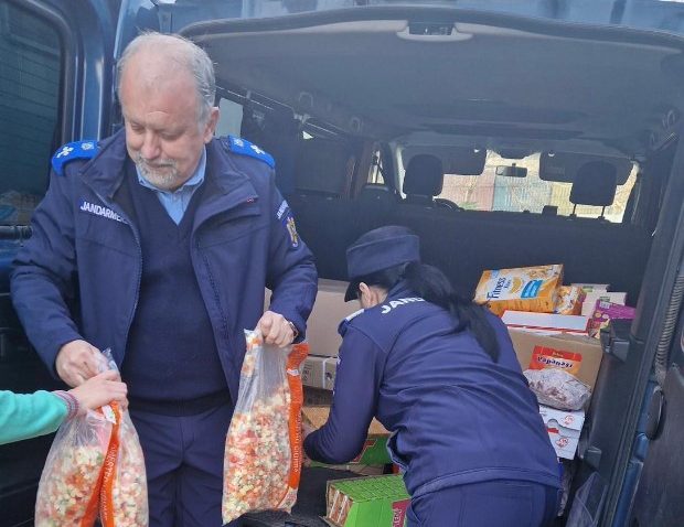 Cadouri ale jandarmilor constănțeni pentru copiii din cadrul Complexului de Servicii Comunitare „Cristina” din Agigea