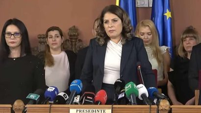 Dialog între șefele CAB la conferință: M-a sunat Lia, mă duc să vorbesc