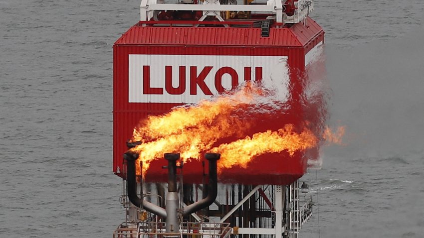 Ucraina susține că a avariat trei platforme petroliere ruseşti în Marea Caspică