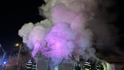 TULCEA: Casă distrusă de un incendiu. O persoană a decedat