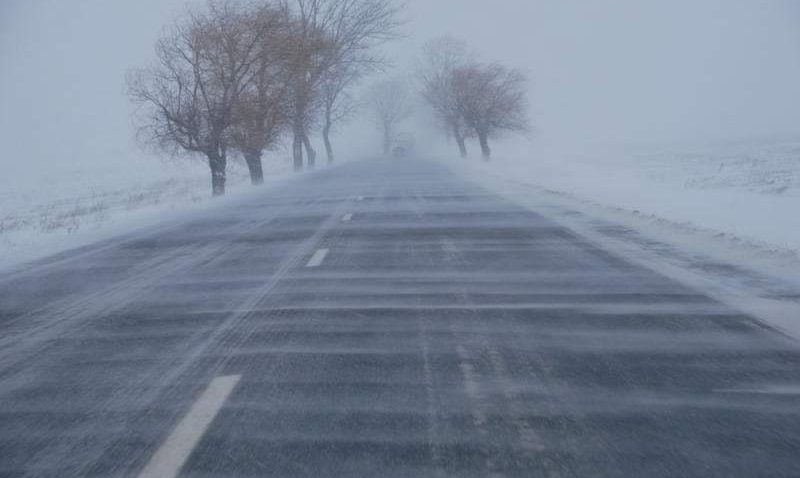 Avertizări de viscol și vânt puternic în aproape toată țara