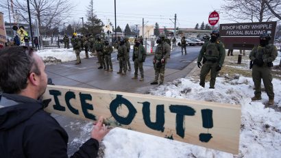 SUA: O femeie a fost ucisă de un agent al serviciului de imigrări în Minneapolis; incidentul provoacă proteste în oraș