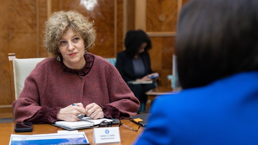 Oana Gheorghiu îndeamnă persoanele competente să se înscrie la selecțiile pentru consiliile de administrație ale companiilor de stat