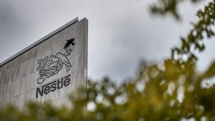 Loturi de lapte praf pentru sugari, retrase de compania Nestlé de pe piața europeană