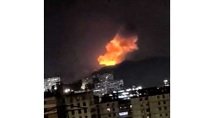 VUENEZUELA: Explozii puternice auzite la Caracas. Posibilă intervenție americană