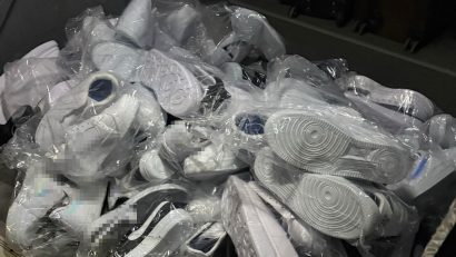 Articole vestimentare, încălțăminte și parfumuri susceptibile a fi contrafăcute, confiscate de polițiștii constănțeni