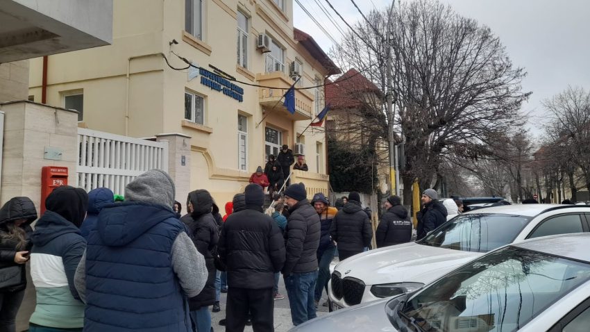 Protest în fața Inspectoratului Școlar Județean Constanța