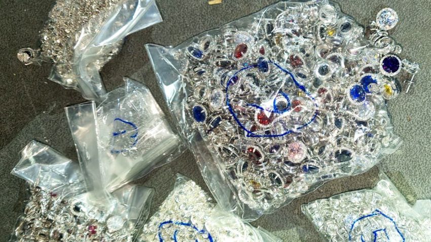 Bijuterii în valoare de 45.000 lei, confiscate de poliţiştii de frontieră constănțeni