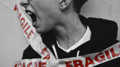 Organizația Salvații Copiii: Violenţa extremă între minori este un eşec colectiv. Factorii declanşatori şi semnele văzute prea târziu