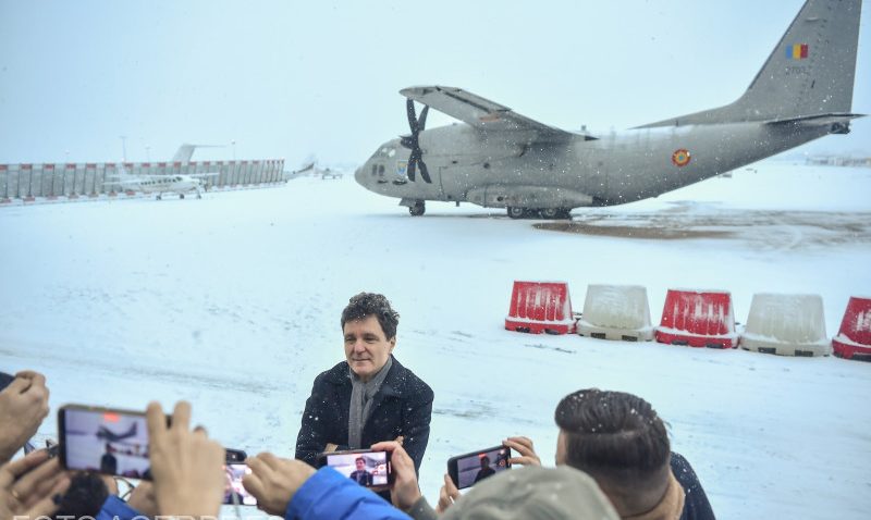 Președintele Nicușor Dan revine de la Paris, după două amânări ale zborului din cauza vremii
