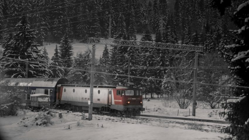 CFR S.A.: Condițiile meteo extreme pot genera, punctual, modificări în orarul trenurilor