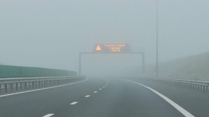 Infotrafic: Circulație în condiții de ceață pe autostrăzile A1, A2 și A3, dar și pe drumurile din 15 județe