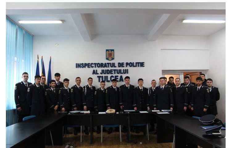 TULCEA: Noi tineri agenți de poliție își încep activitatea