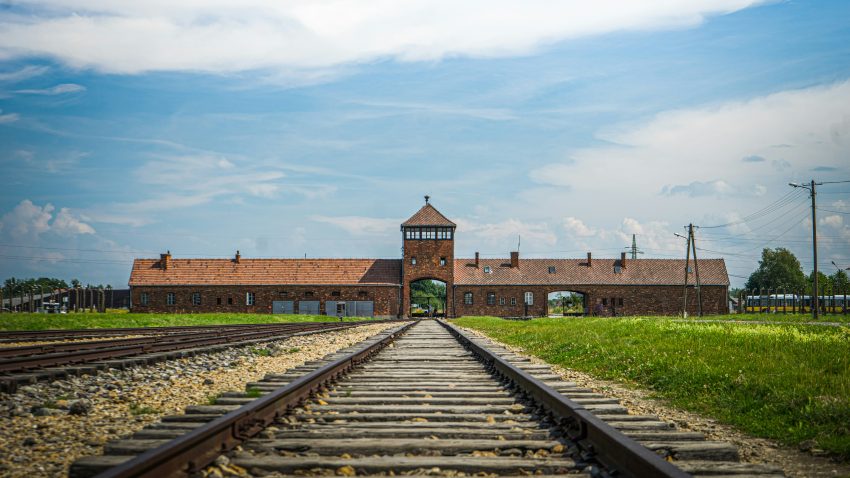 27 ianuarie – Ziua internațională de comemorare a victimelor Holocaustului (ONU)