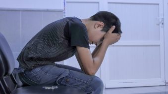 „Bullying-ul” la care sunt supuși copii ai căror părinți sunt plecați la muncă în străinătate – o problemă gravă