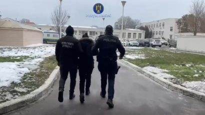 CONSTANȚA: Femeie monitorizată după ce şi-a bătut bunica, reţinută de polțiști pentru că a înstrăinat dispozitivul de supraveghere