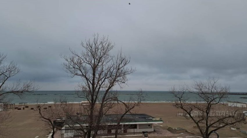 Vreme ploioasă, dar neobișnuit de caldă, în Dobrogea și pe litoral