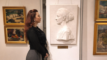 Piesa de patrimoniu | Basorelief din gips realizat de marele sculptor român Gheorghe Anghel, expus la Muzeul de Artă Constanța
