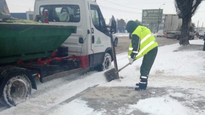 Primăria Constanța: Utilajele de deszăpezire acționează încă din cursul nopții. Intervențiile continuă