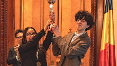 Interviu cu elevii constănțeni Theodora Sorici și David Țapu, reprezentanții României la turneul de dezbateri găzduit de University of Cambridge