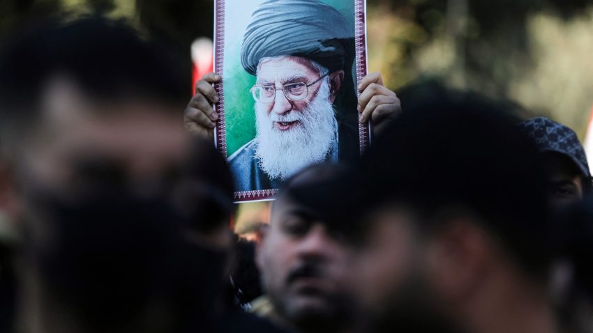 Iranul confirmă moartea ayatollahului Khamenei