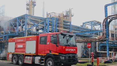 Petromidia Năvodari, dotată cu autospeciale de pompieri și autocisterne de transport spumogen
