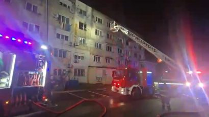 UPDATE / NĂVODARI: Un apartament a fost cuprins de un incendiu. O persoană ar fi fost găsită decedată în imobil
