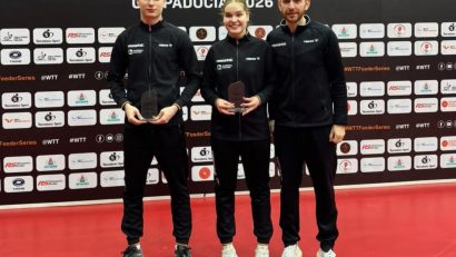 Tenis de masă: Aur pentru Elena Zaharia și Darius Movileanu, alături de antrenorul Alexandru Dincă, în proba de dublu mixt!