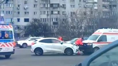 CONSTANȚA: O ambulanță care transporta o pacientă în stare gravă, implicată într-un accident în zona Gării