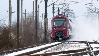 SRCF Constanța: Circulație în condiții de iarnă pe calea ferată, cu restricții de viteză
