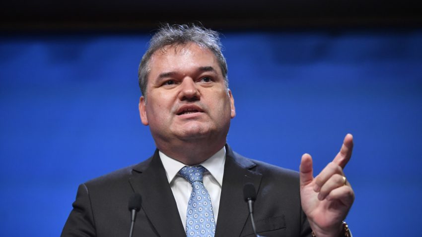 Grile de salarizare pentru primăriile care nu-și pot acoperi cheltuielile de personal, printre măsurile de reformă din administrația publică