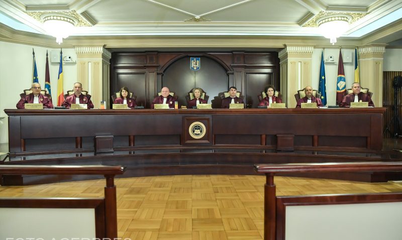 CCR amână, pentru a cincea oară, decizia privind reforma pensiilor magistraţilor