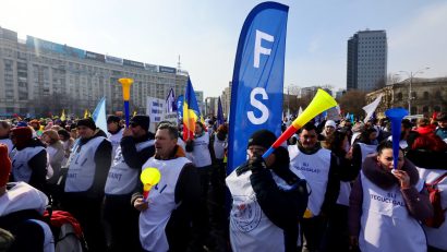 Protest al sindicaliștilor din educație și al studenților în fața Palatului Cotroceni
