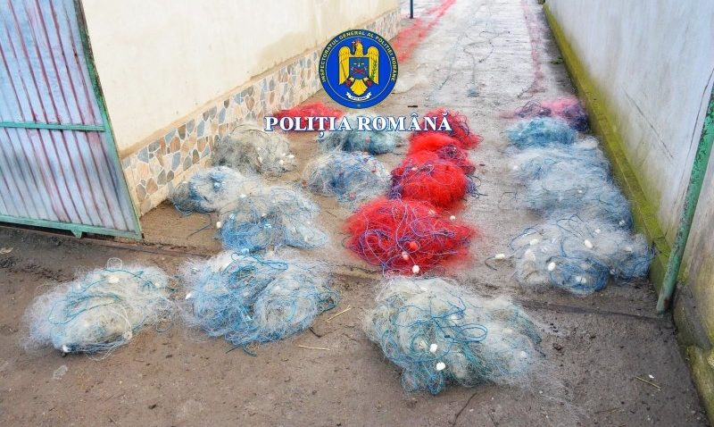 TULCEA: Sute de unelte de pescuit confiscate de la braconieri și 9 infracțiuni constatate de polițiști