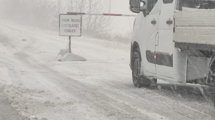 Drumuri închise și restricții de tonaj impuse din cauza condițiilor meteo