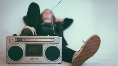 AUDIO | 13 februarie, Ziua Mondială a Radioului. În 2026, UNESCO pune accent pe rolul Inteligenței Artificiale în industria media