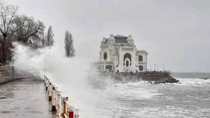 Vreme caldă, dar cu ploaie și vânt puternic, în Dobrogea și pe litoral