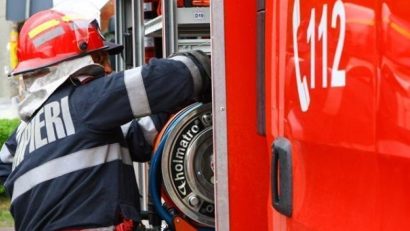 TUZLA: Un bărbat a ajuns la spital cu arsuri, după ce i-a luat foc locuința