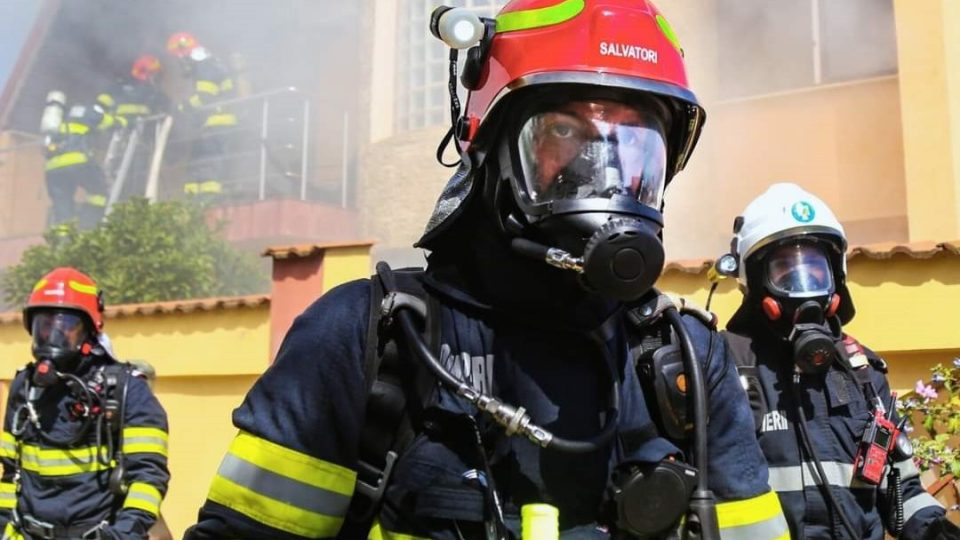 Județul TULCEA: Incendiu într-un bloc de locuințe