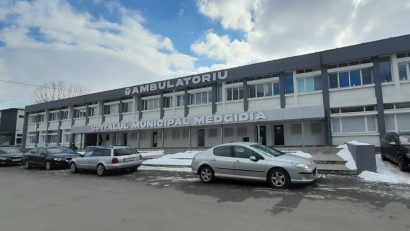 MEDGIDIA: Un bătrân a fost găsit fără suflare în curtea Spitalului Municipal. Poliția anchetează cazul