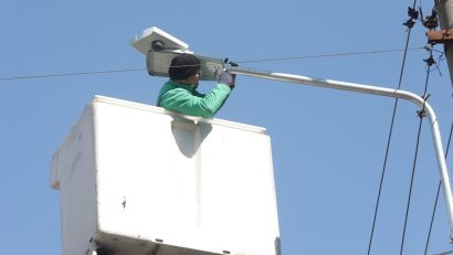 Iluminatul public din Constanța, modernizat. Echipele lucrează în mai multe zone din oraș