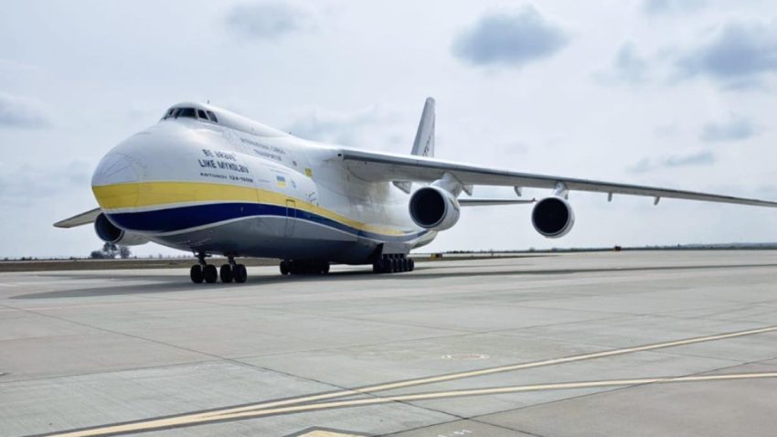 Antonov An-124-100M Ruslan, una dintre cele mai impresionante aeronave din lume, a aterizat pe Aeroportul „Mihail Kogălniceanu”