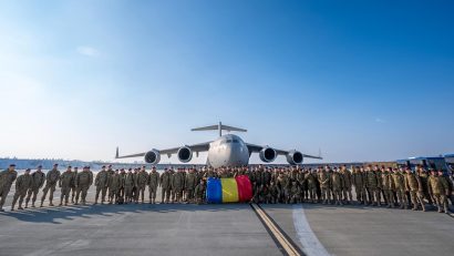 MApN: Militarii români dislocați în teatrul de operații din Irak au fost repatriați