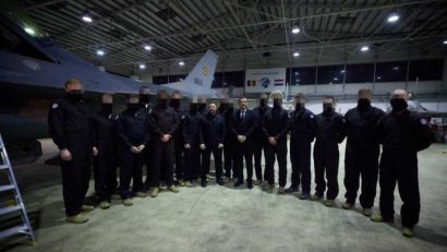 Ministrul Apărării, Radu Miruță și președintele ucrainean Volodimir Zelenski, în vizită la Baza 86 Aeriană de la Borcea