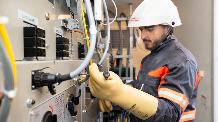 NĂVODARI: Proiect de modernizare a rețelei de distribuție a energiei electrice, în beneficiul a 4.000 de clienți