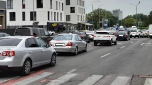 Noi reguli prin Codul Urbanismului: Restricții pentru mașinile poluante și norme stricte pentru clădiri