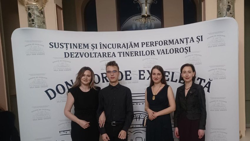 Doi elevi de la Liceul Teoretic „Ovidius”, premiați pentru rezultatele obținute în anul școlar 2024-2025